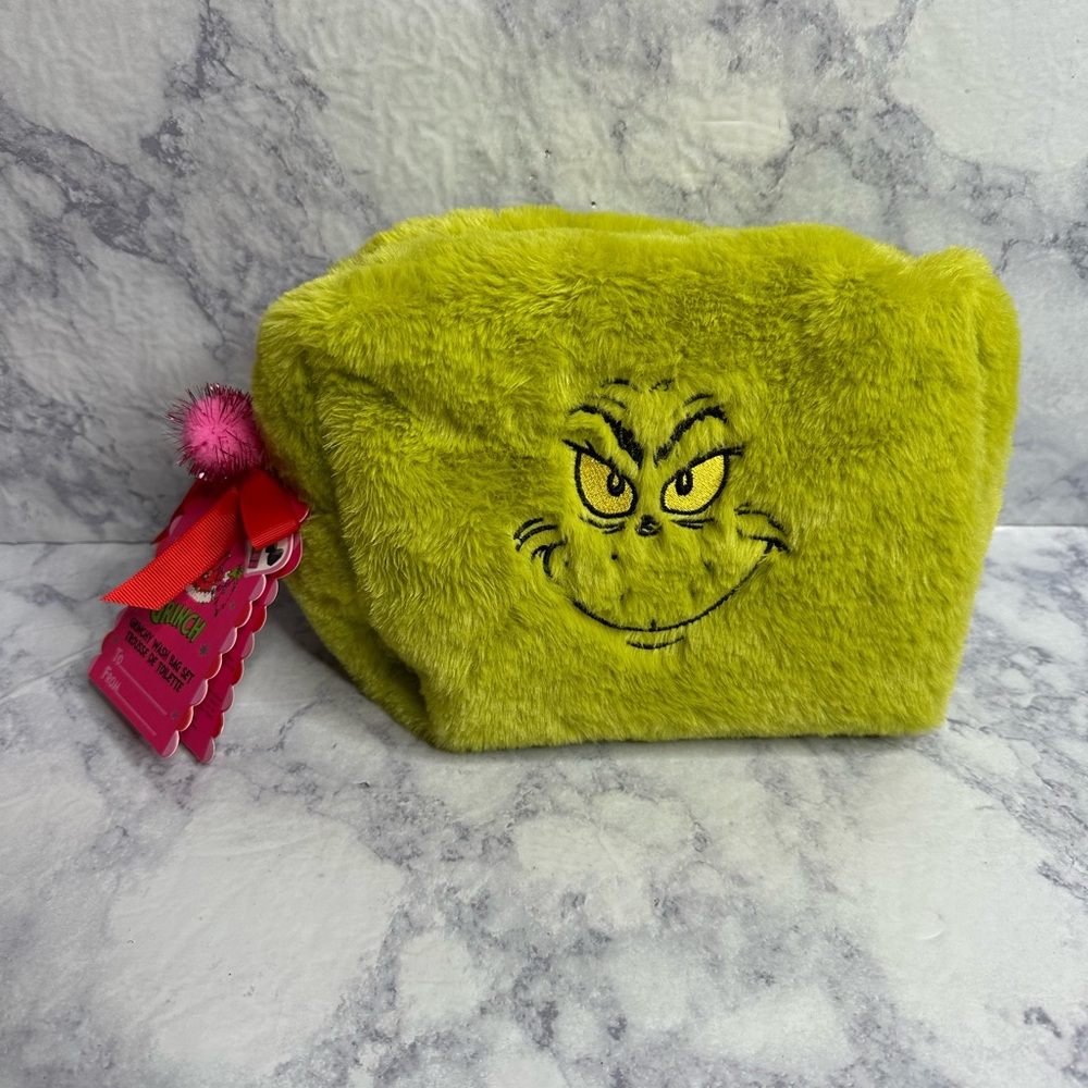 The Grinch "Grinchy" Wash Bag Set